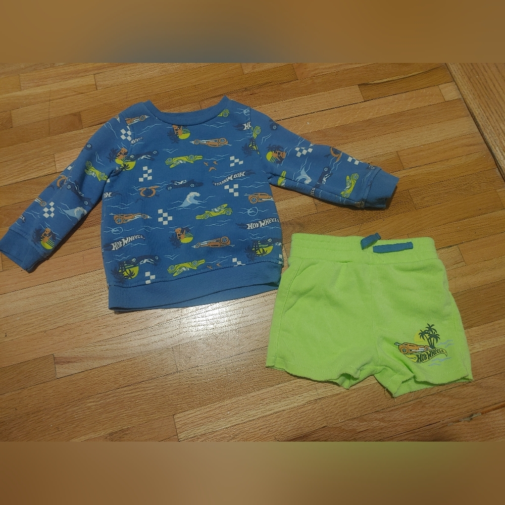 Hot Wheels Boys Blue and Neon Green Kids Sweatshirt And Shorts / Size 2t